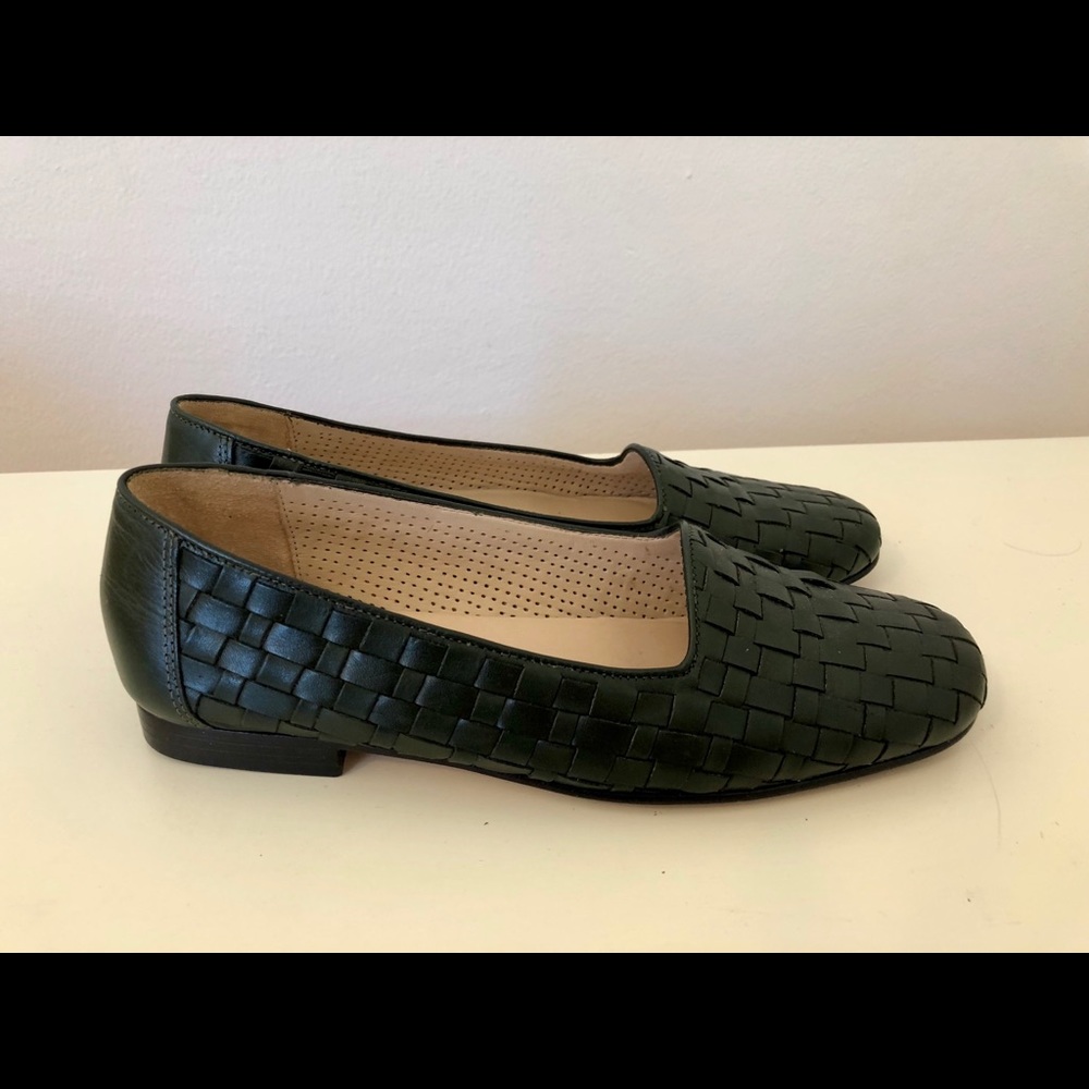 Green women’s loafers flats shoes 6.5 all leather